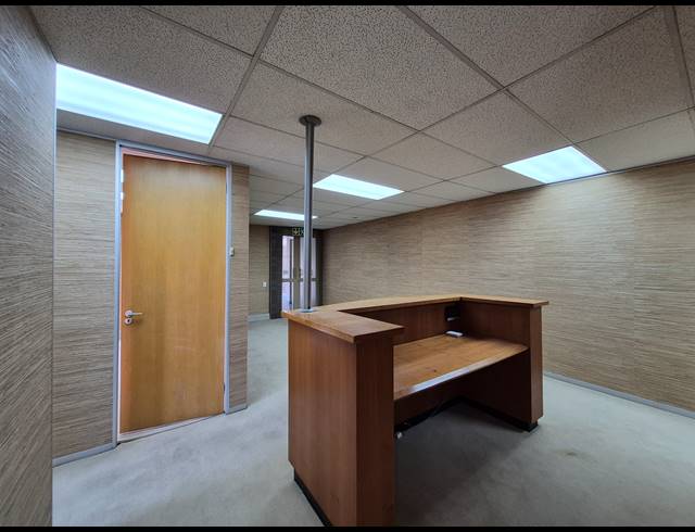 162M² OFFICE TO LET IN DUNKELD WEST